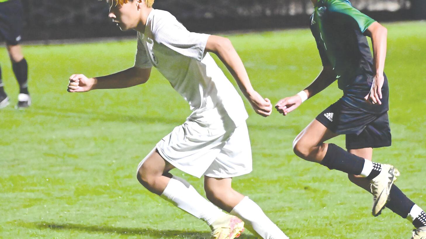 Warriors win, Lady Warriors fall against Mooreville